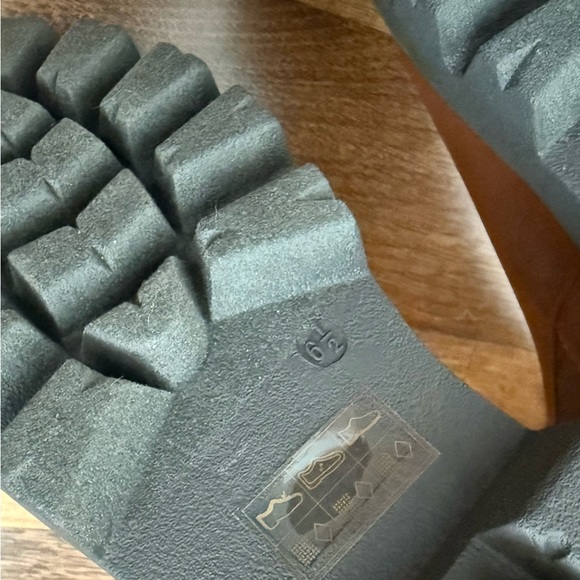 Journee Collection Chestnut Ankle Booties - Picture 6 of 7